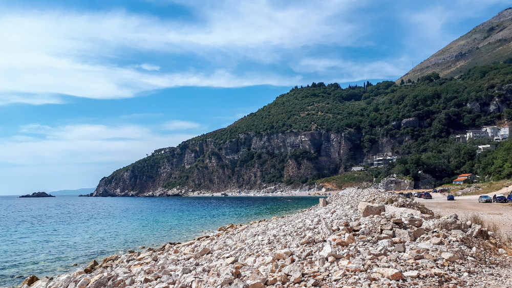 Piran plaže in “strand”: pravila, dostop in družinam prijazne točke