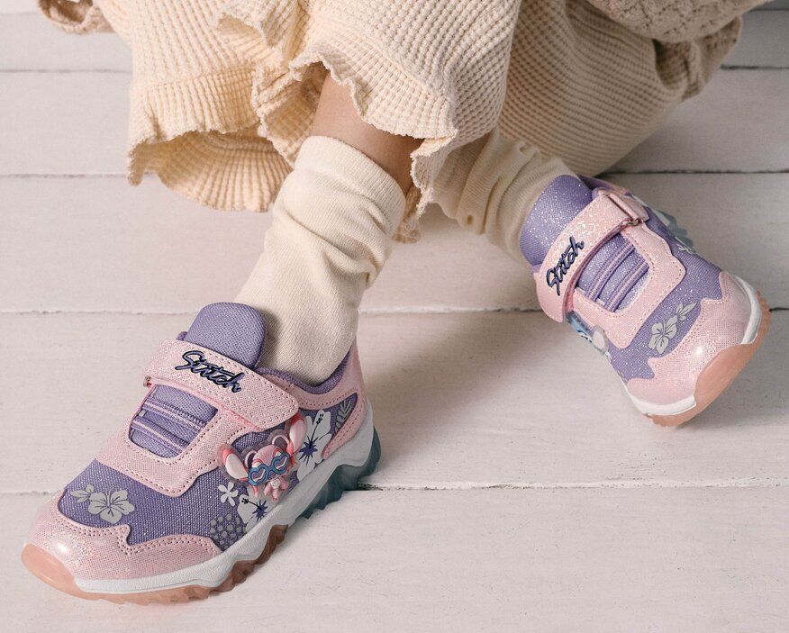 Superge na ježka, z vezalkami ali za natikanje? Izbiramo najboljše za otroke vseh starosti